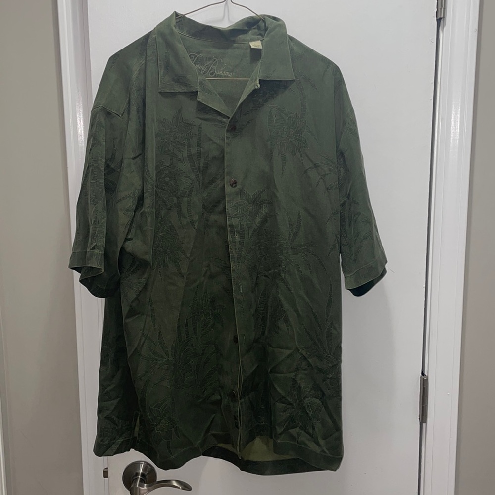 Tommy Bahama 100%silk shirt. Size large